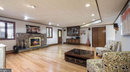 1078 Corn Crib Dr, Huntingdon Valley PA 19006-3306 exterior