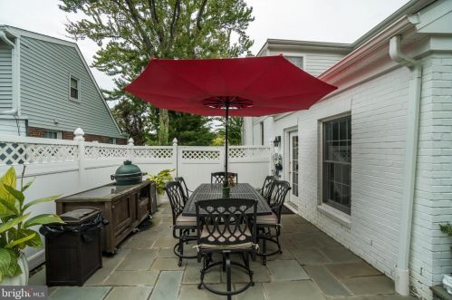 3013 King St, Alexandria VA 22302-3514 exterior