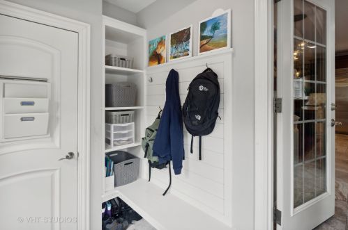 832 Colfax Ave, Elmhurst IL 60126-4535 exterior