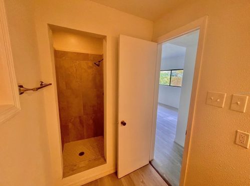 527 Broxburn Ave, Tampa FL  33617-7823 exterior