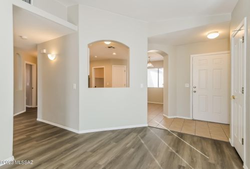 6895 Quailwood Way, Tucson AZ  85757-6920 exterior