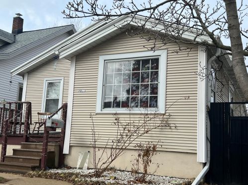 2013 70, Milwaukee WI 53213-1947 exterior