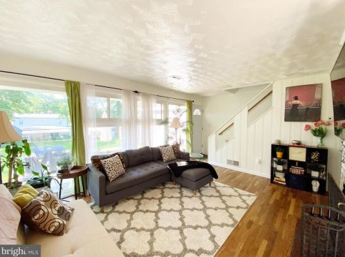 5705 Denfield Rd, Rockville MD  20851-2304 exterior