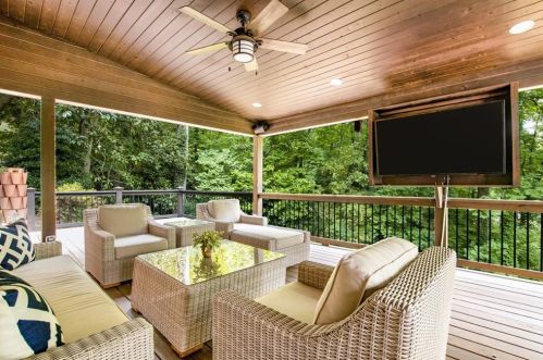 7105 Brandon Mill Rd, Atlanta GA  30328-1922 exterior