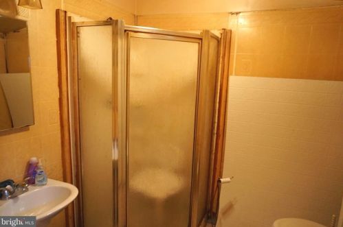 2237 Carpenter St, Philadelphia PA 19146-2418 exterior