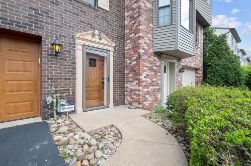 7424 Lighthouse Pt, Pittsburgh, PA 15221-2582