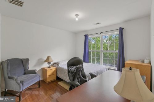 33 Bunting Brg Rd, Cookstown NJ 08511-1106 exterior