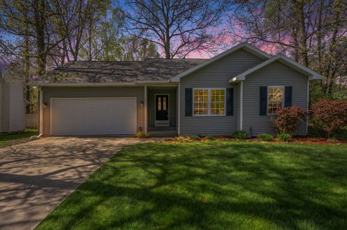 1915 Partridge Ln, Kalamazoo, MI 49009-3008