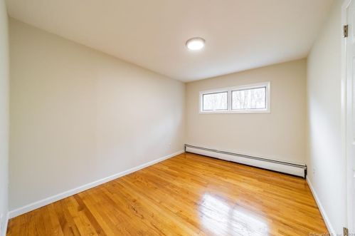 18 Ganny Ter, Enfield CT 06082-3006 exterior