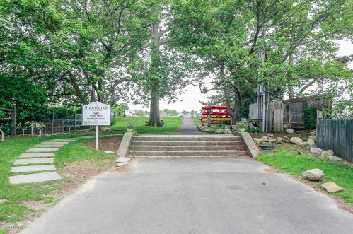 18 Grimes Rd, Old Greenwich CT 06870-2018 exterior