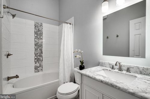 5319 Buxton Ct, Alexandria VA 22315-4760 exterior