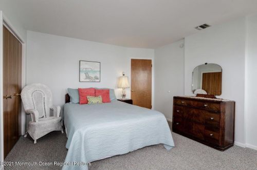 320 Elizabeth Ave, Point Pleasant Beach NJ 08742-4133 exterior