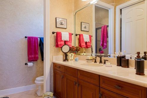 5962 Hammock Is Cir, Naples FL 34119-4649 exterior