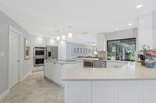 2201 Noble Ct, Naples FL 34110-1023 exterior