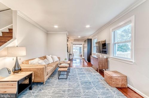 5637 Fenwick Dr, Alexandria, VA 22303-1550