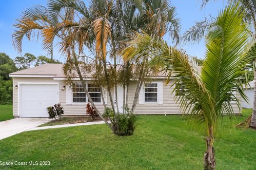 1341 Belcrest St, Fort Pierce FL  34952-7828 exterior