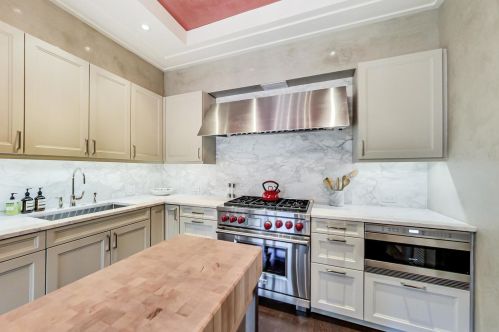 118 Erie St, Chicago IL 60654-3704 exterior