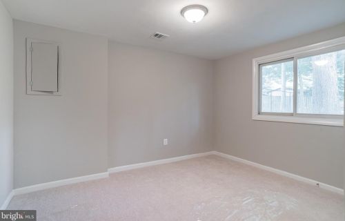 14005 Congress Dr, Rockville MD 20853-2668 exterior