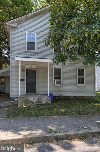 37 2nd St, Hummelstown, PA 17036-1605
