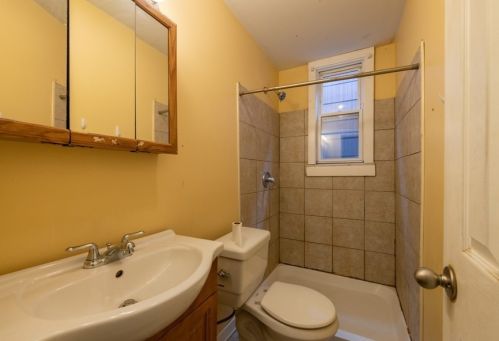 2102 Roscoe St, Chicago IL 60618-5819 exterior