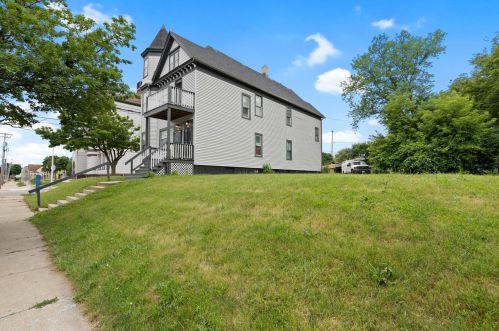 2003 31st St, Milwaukee, WI 53215-2135