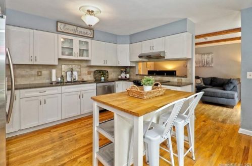 26 Dauria Dr, Seymour CT 06483-2305 exterior