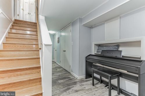 1612 Oakcrest Dr, Alexandria VA 22302-2337 exterior