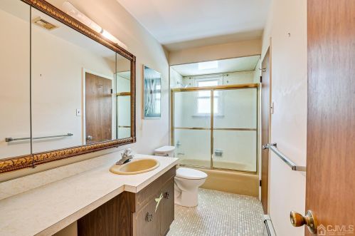 19 Marshall Dr, Edison NJ  08817-2910 exterior