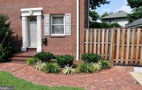 22 Myrtle St, Alexandria VA  22301-2423 exterior