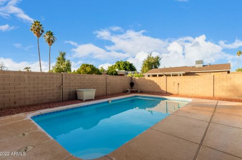 2328 Altadena Ave, Phoenix AZ 85029-3402 exterior