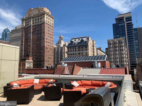 1222 Locust St, Philadelphia PA 19107-5637 exterior