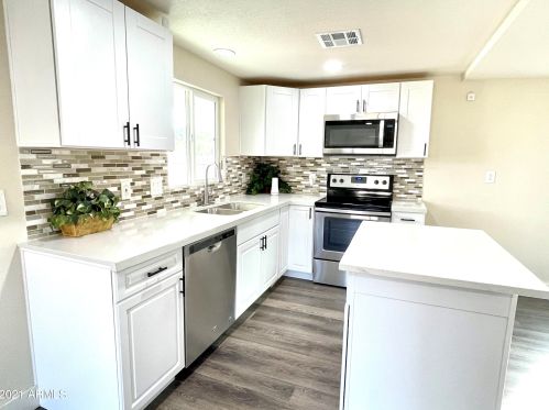 810 27th Ave, Phoenix AZ 85027-1805 exterior