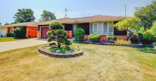 1435 Grange Ave, Milwaukee, WI 53221-4353