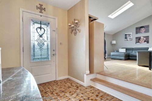 46 Brookside Rd, Edison NJ 08817-4618 exterior