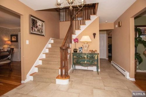 26 Trommel Dr, Mahwah, NJ 07430-1533