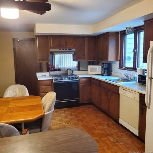 524 Prospect Hl Rd, Windsor CT 06095-1509 exterior