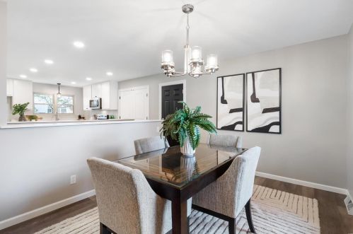 1049 Fernpark Dr, Saint Louis MO 63141-6132 exterior