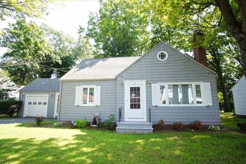 31 Strathmore St, Springfield, MA 01109-2612