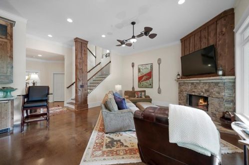 9065 Hayes Dr, Gainesville GA 30506-6206 exterior