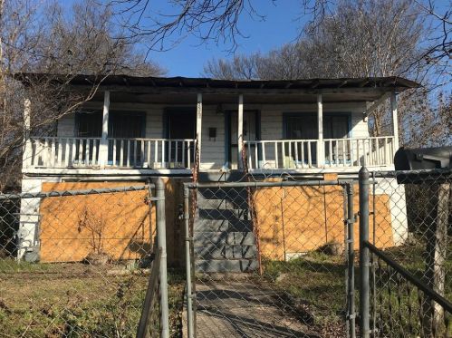 2206 8th St, Austin, TX 78702-3521