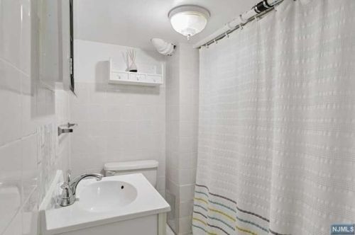 545 Kenwood Pl, Teaneck NJ 07666-1652 exterior