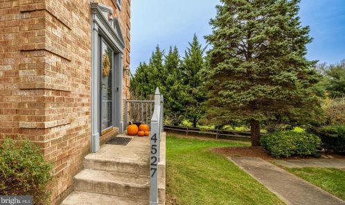 4527 Sawgrass Ct, Alexandria VA  22312-3150 exterior