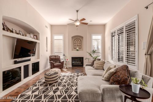 23002 52nd St, Phoenix AZ 85018-4402 exterior