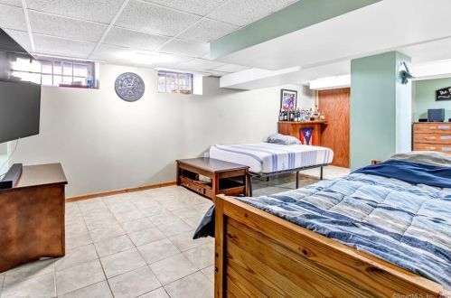 448 New Haven Ave, Derby CT 06418-2518 exterior