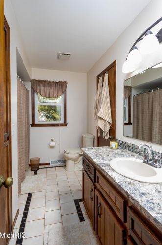 3653 108 St, Byron Township MI 49315-8705 exterior