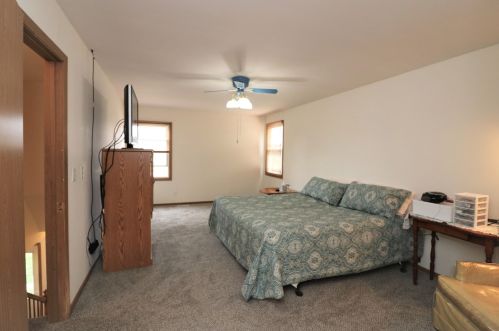 1222 Amberwood Dr, Bull Valley IL 60014-1825 exterior