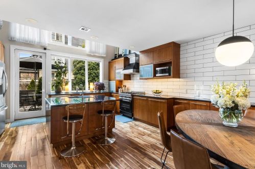 122 Christian St, Philadelphia PA 19147-3612 exterior