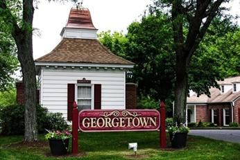 56 Williamsburg Dr, Springfield MA  01106-1732 exterior