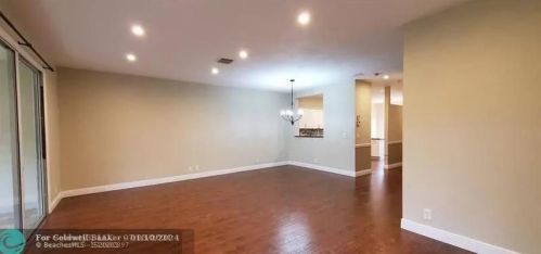 6823 Via Regina, Boca Raton FL 33433-3956 exterior