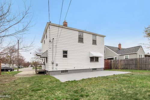 2113 Norman Ave, Meskegon MI  49441-3461 exterior